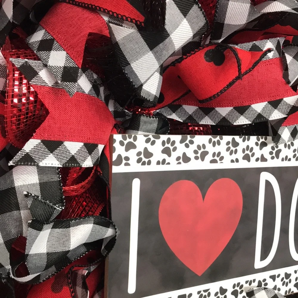 Hand Crafted “I ❤️ Dogs” Pets Mesh Wreath - Picture 5 of 5